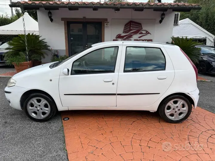 Fiat Punto 2005 photo 2
