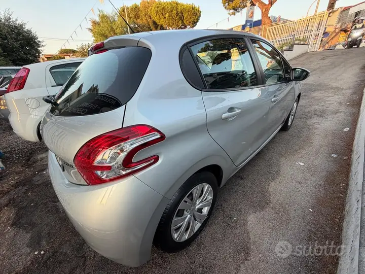 Peugeot 208 2013 photo 4