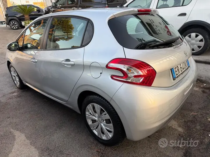Peugeot 208 2013 photo 3