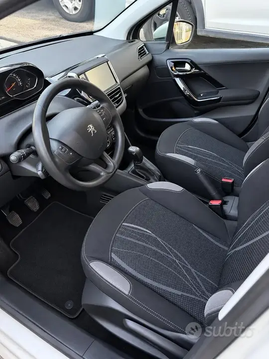 Peugeot 208 2013 photo 5