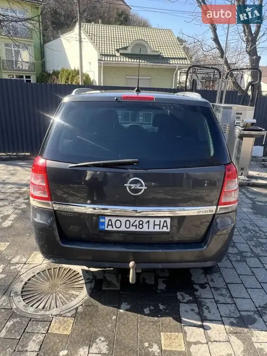 Opel Zafira 2013 photo 2