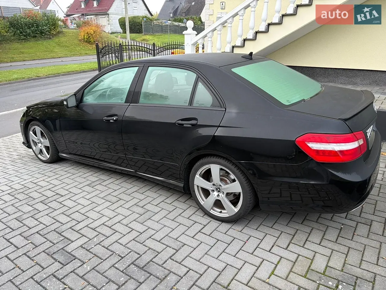 Mercedes-Benz E-Class 2012 photo 5