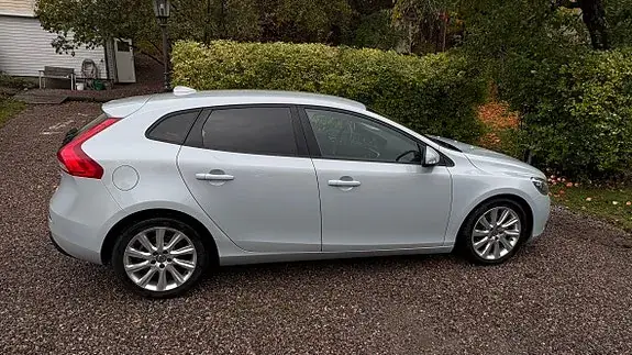 Volvo V40 2013 photo 2
