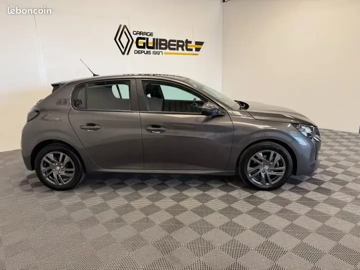 Peugeot 208 2022 photo 3