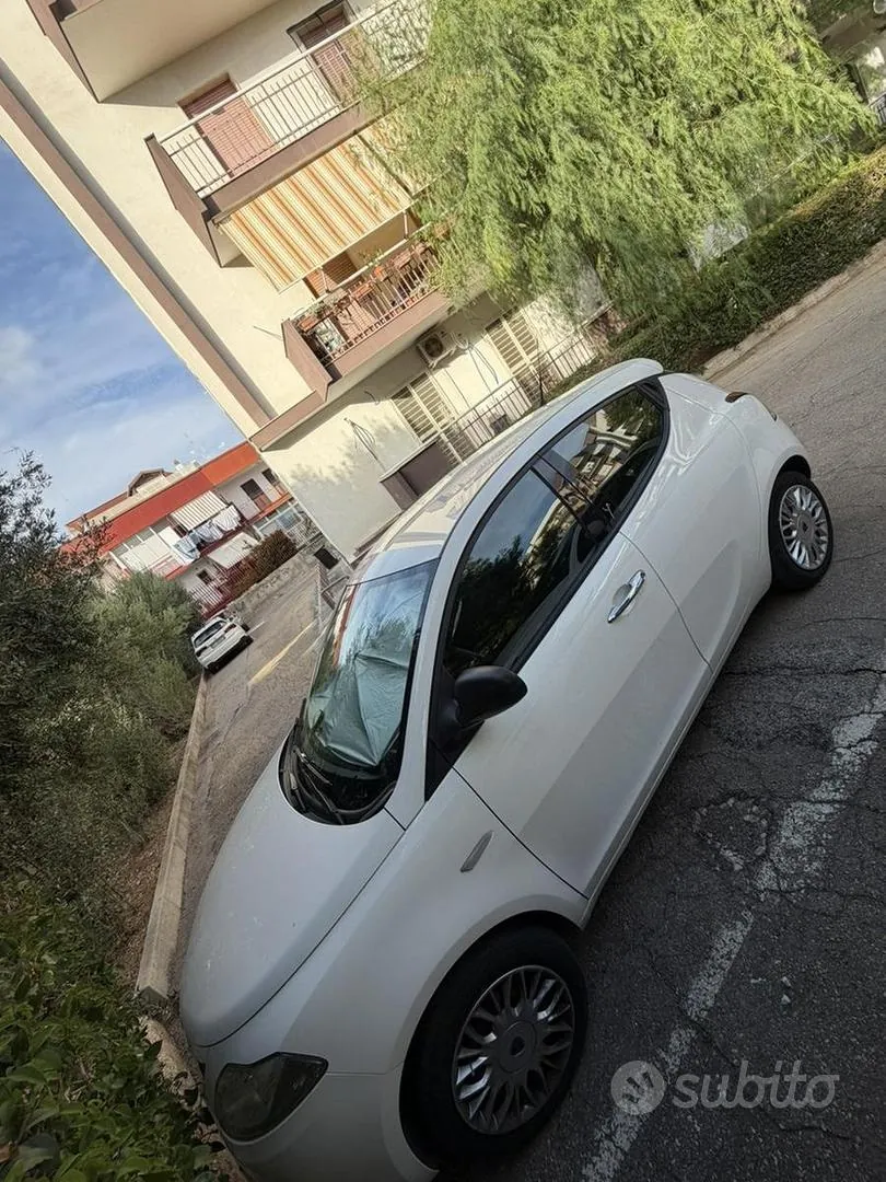 Lancia Ypsilon 2019 photo 2