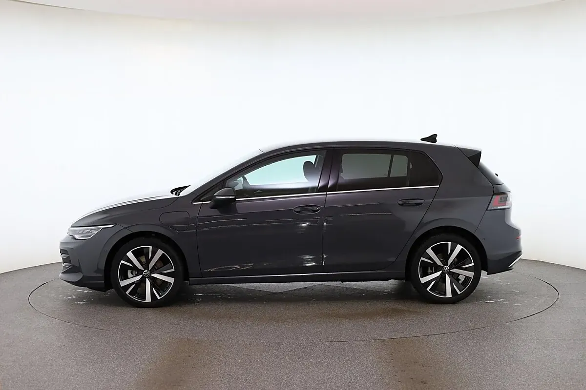 Volkswagen Golf 2025 photo 3