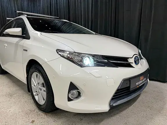 Toyota Auris 2014 photo 3