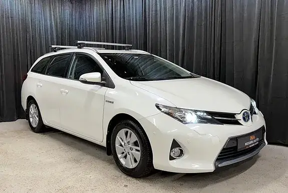 Toyota Auris 2014 photo 2