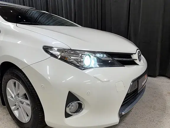 Toyota Auris 2014 photo 4