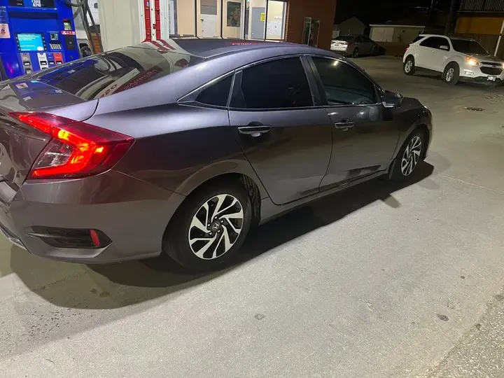 Honda Civic 2019 photo 2