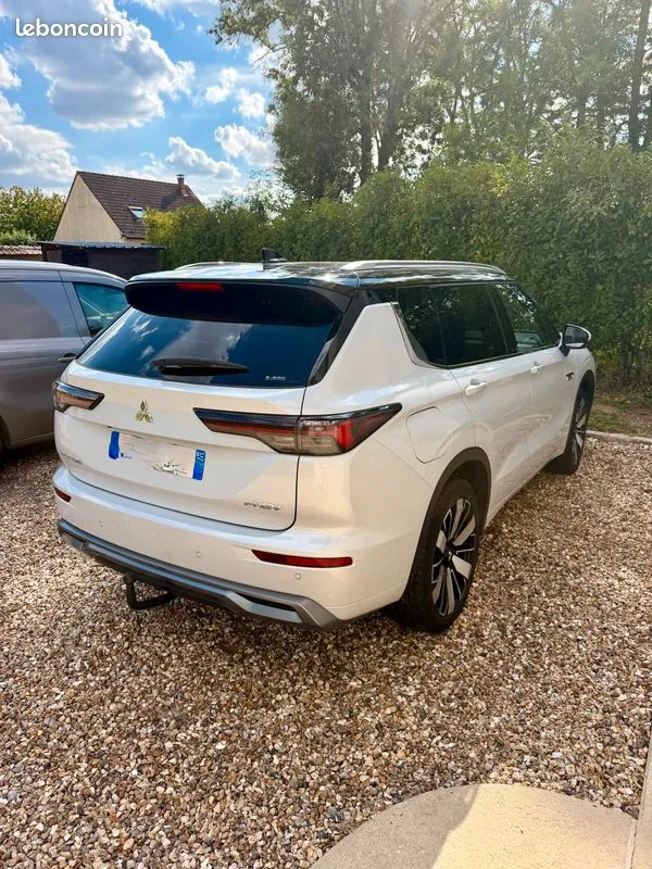 Mitsubishi Outlander 2025 photo 2