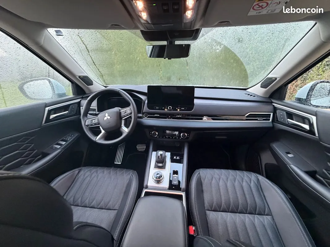 Mitsubishi Outlander 2025 photo 3