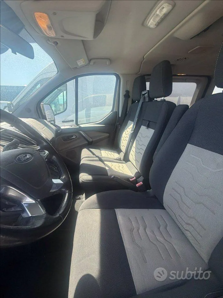 Ford Tourneo Custom 2017 photo 2