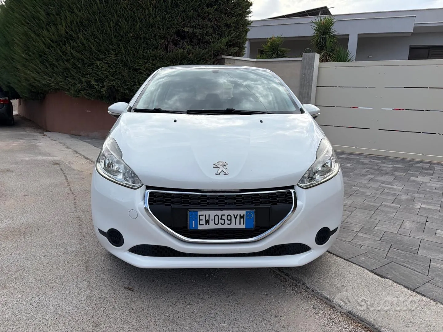 Peugeot 208 2014 photo 3