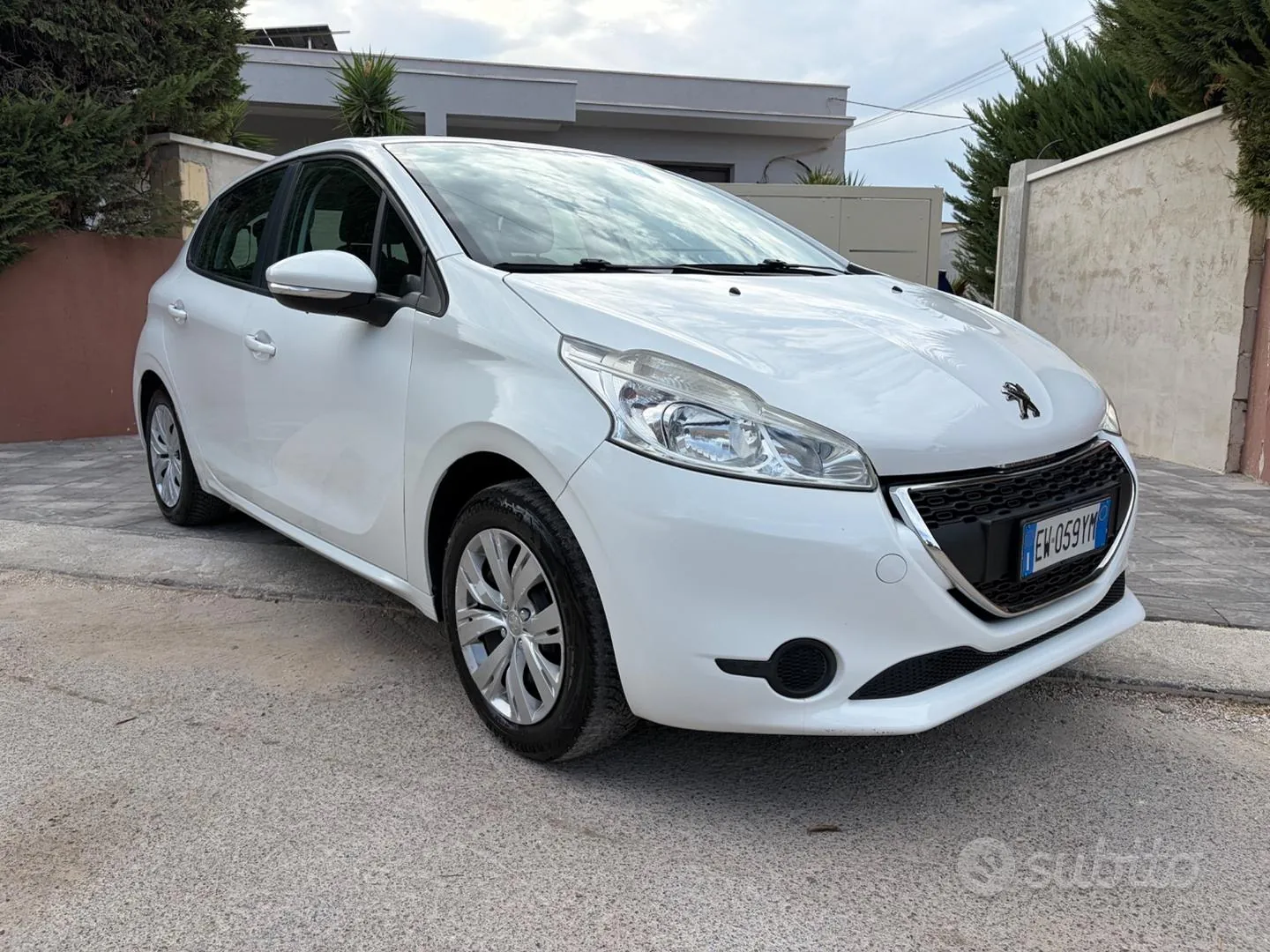 Peugeot 208 2014 photo 2
