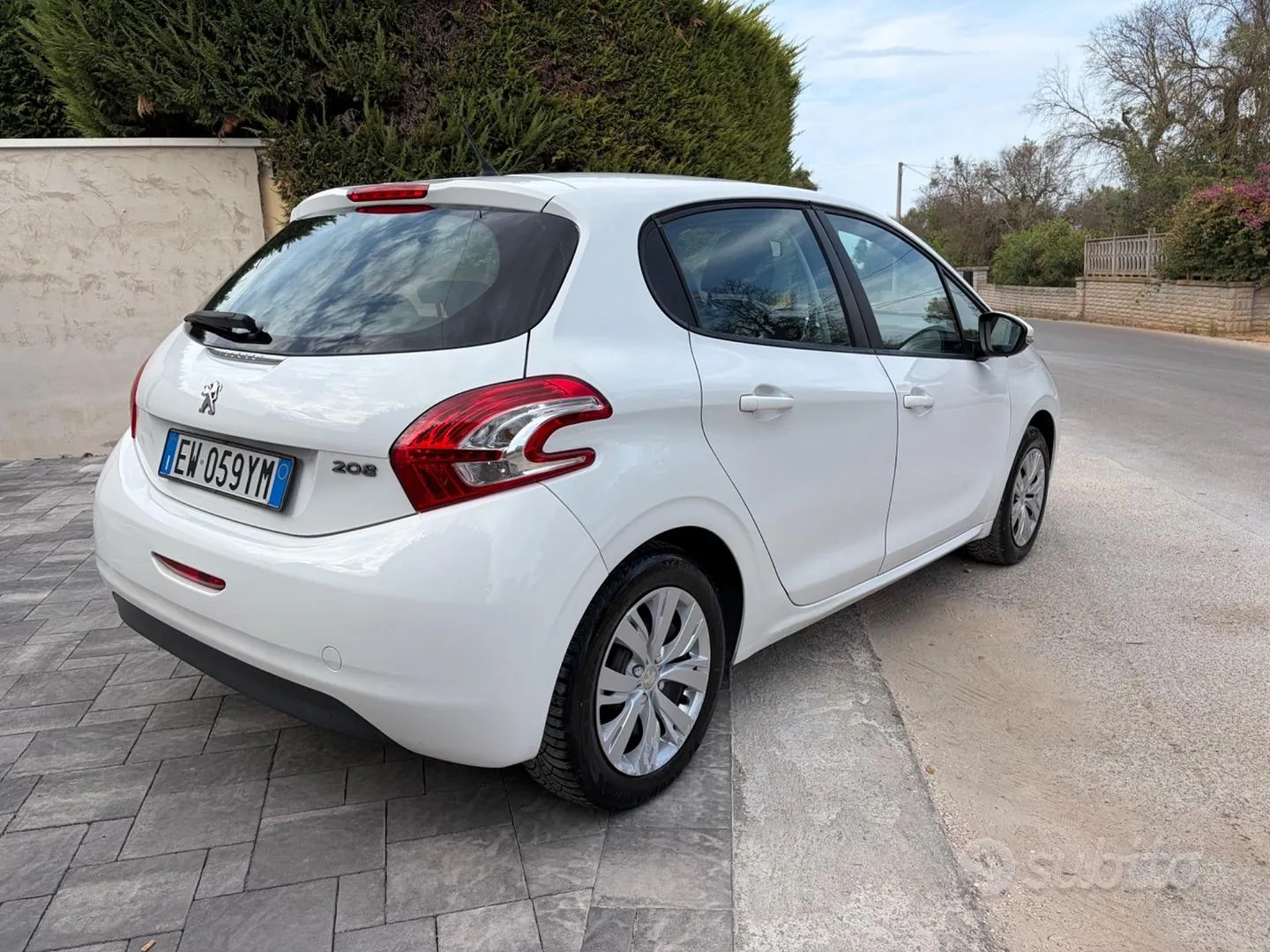 Peugeot 208 2014 photo 4