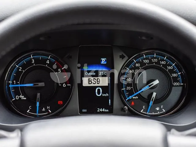Toyota Hilux 2025 photo 4