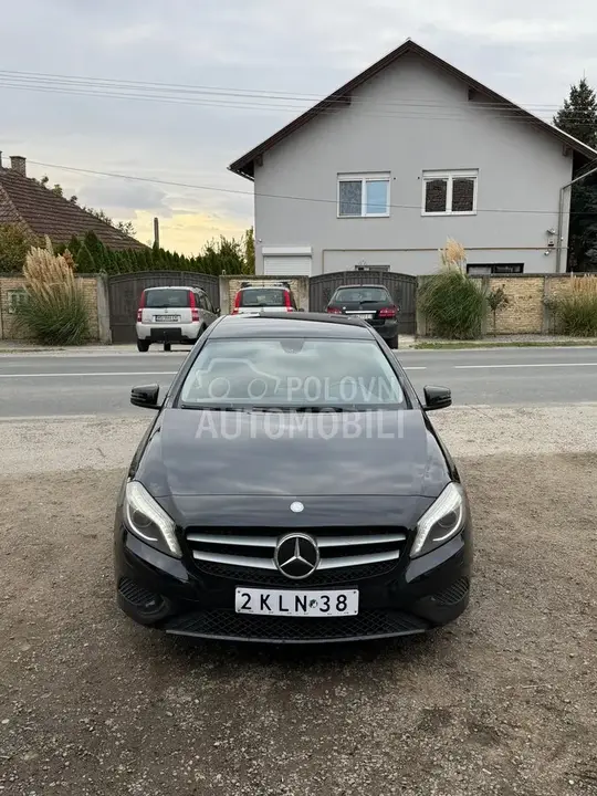 Mercedes-Benz A 180 2014 photo 2