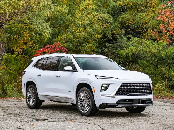 Buick Enclave 2027 photo 3
