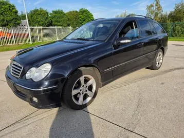 Mercedes-Benz C-Class 2004 photo 2