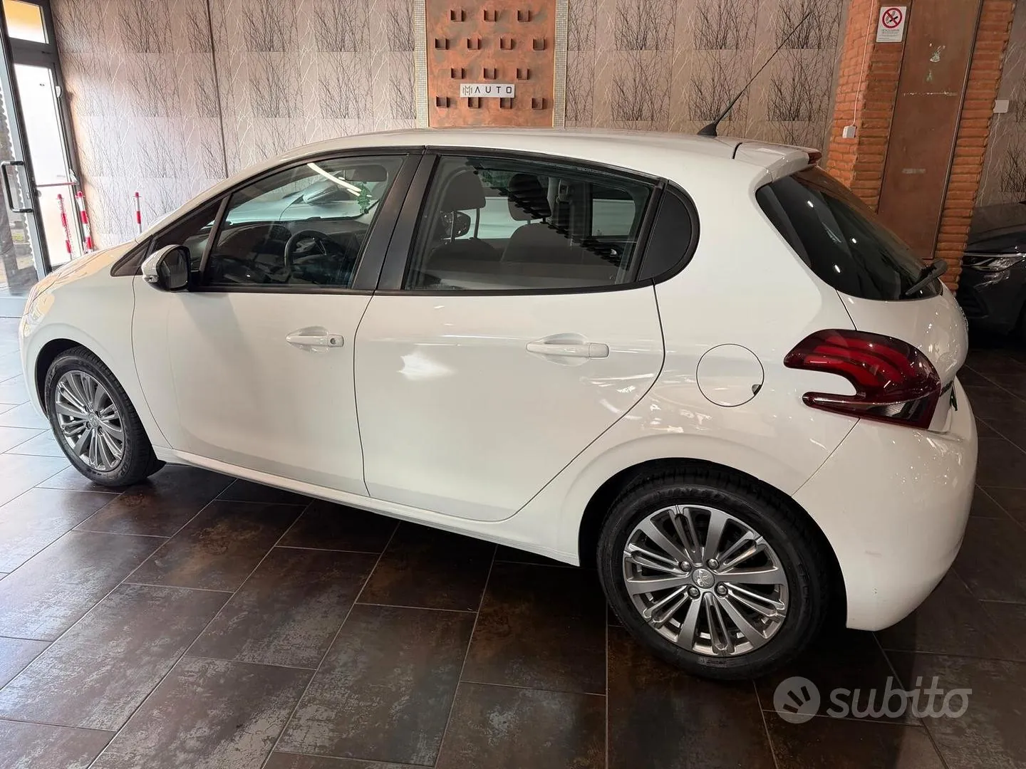 Peugeot 208 2016 photo 4