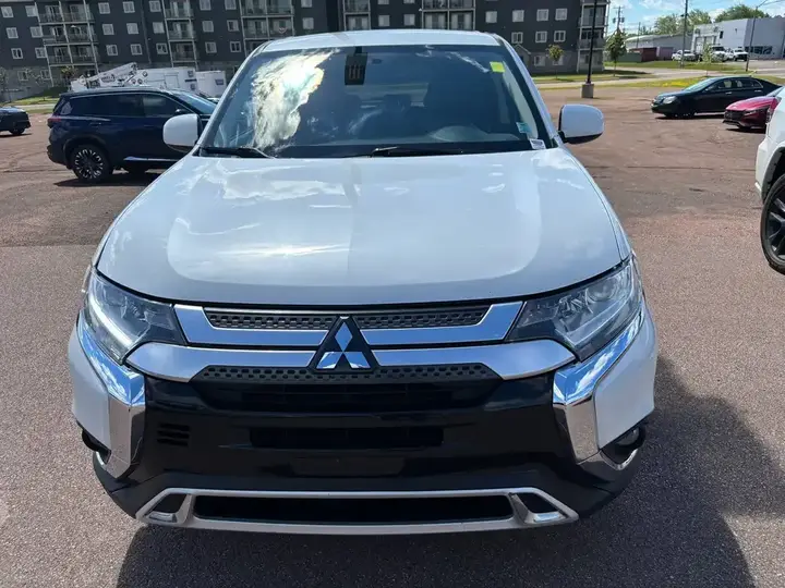 Mitsubishi Outlander 2020 photo 2
