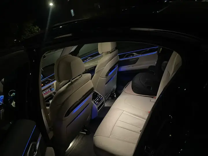 BMW 7 Series 2016 photo 2
