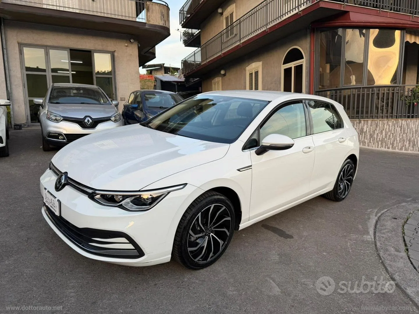 Volkswagen Golf 2022 photo 2
