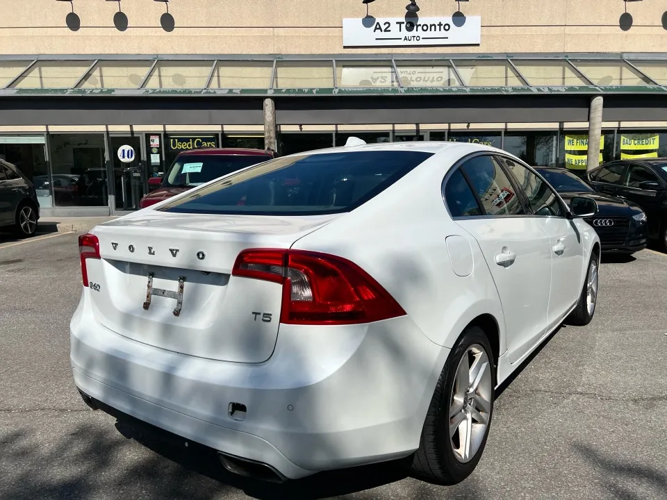 Volvo S60 2015 photo 4