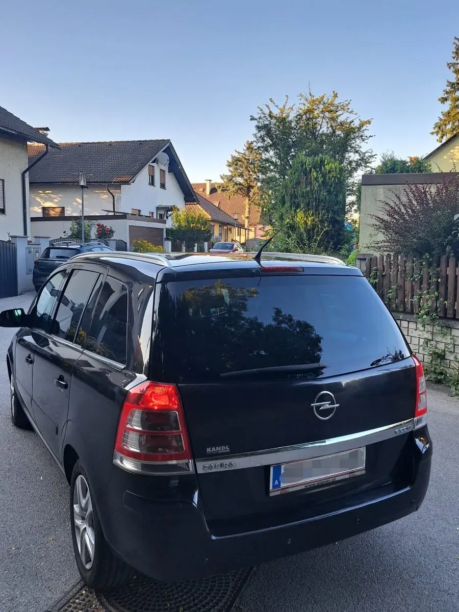 Opel Zafira 2010 photo 3