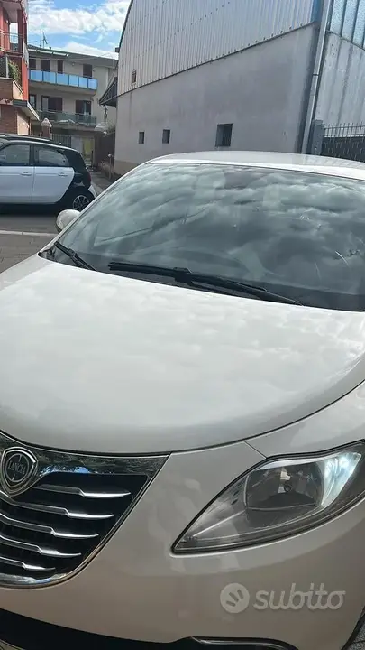 Lancia Ypsilon