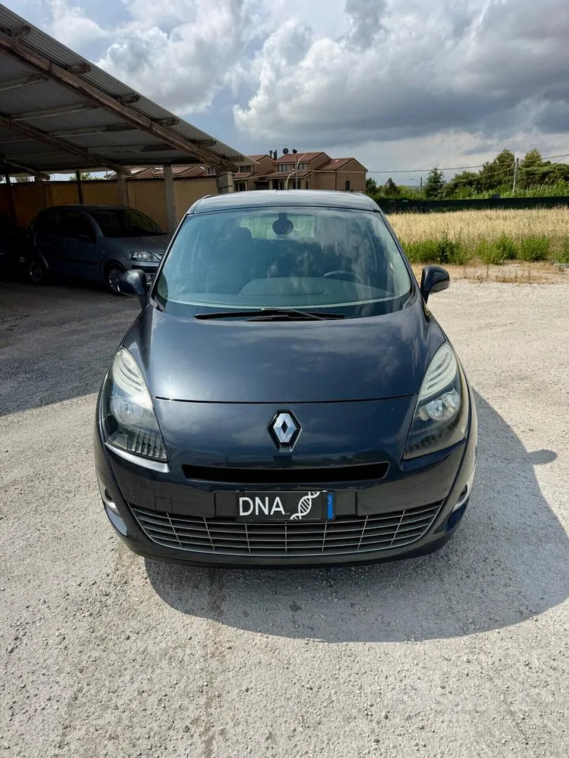 Renault Scenic 2011 photo 2