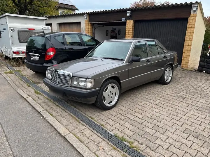 Mercedes-Benz 190E