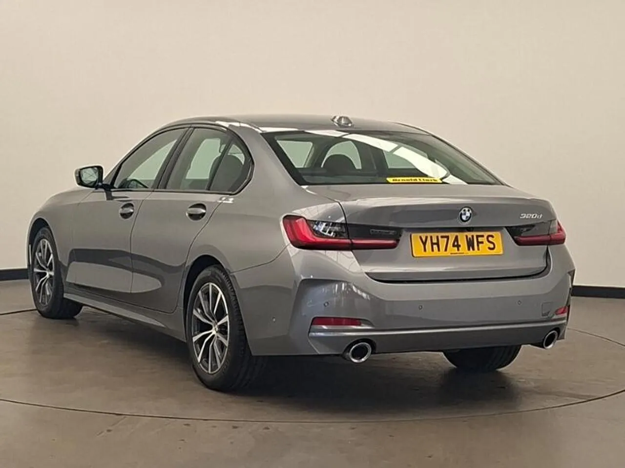 BMW 3 Series 2024 photo 2