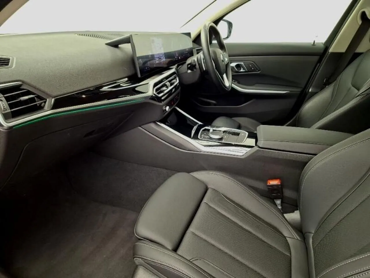 BMW 3 Series 2024 photo 5