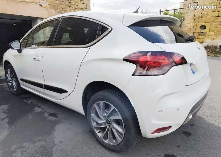 DS Automobiles Ds 4 2015 photo 2