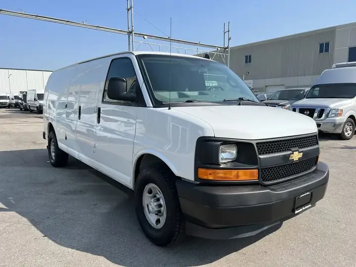 Chevrolet Express 2017 photo 2