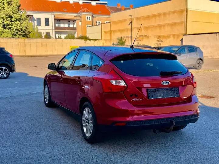 Ford Focus 2012 photo 2