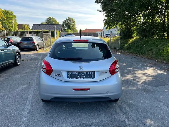 Peugeot 208 2012 photo 5