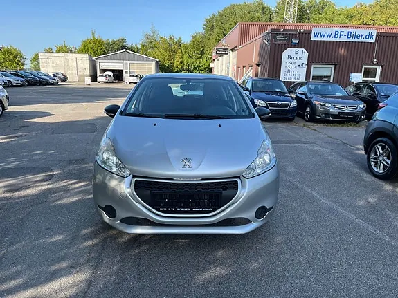 Peugeot 208 2012 photo 2