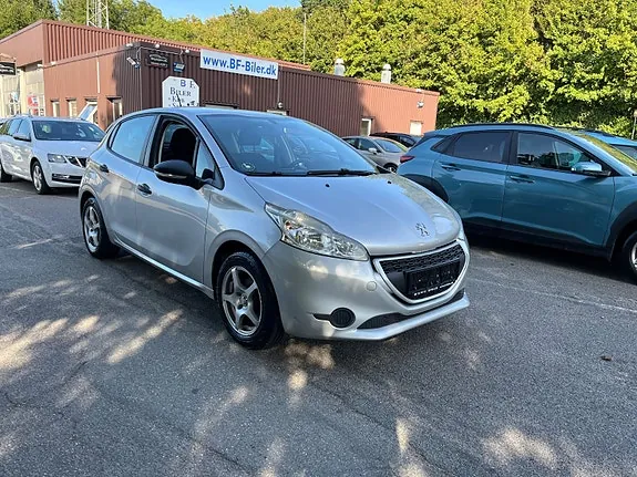 Peugeot 208 2012 photo 3