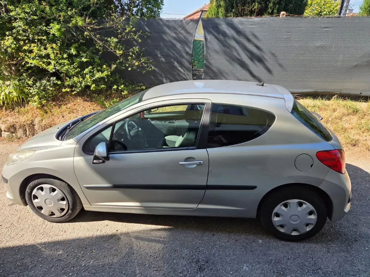 Peugeot 207 2006 photo 2