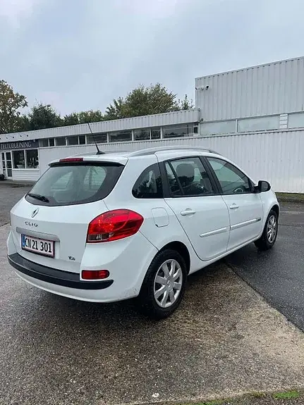 Renault Clio Iii 2012 photo 2