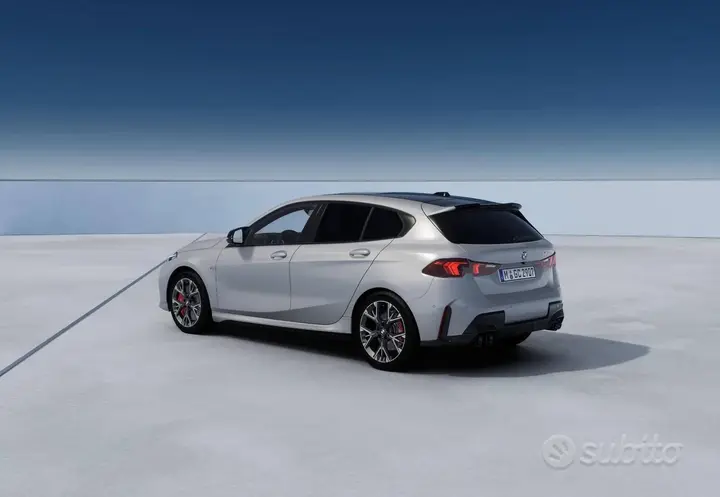 BMW 1 Series photo 2