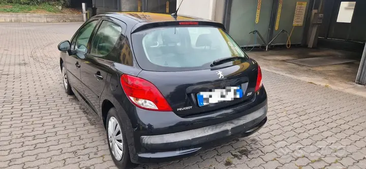 Peugeot 207 2010 photo 3