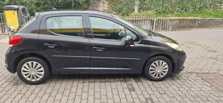 Peugeot 207 2010 photo 5
