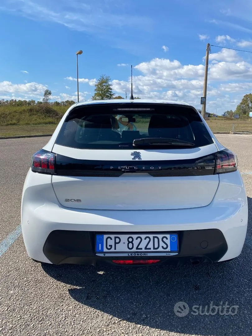 Peugeot 208 2023 photo 2