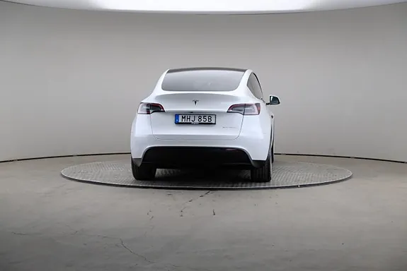 Tesla Model Y 2023 photo 2