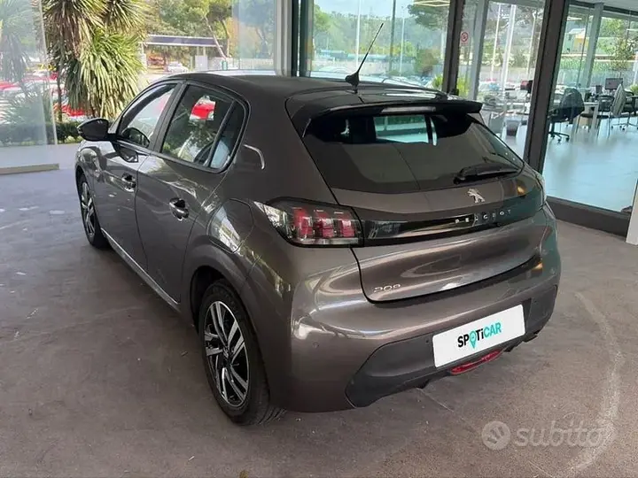 Peugeot 208 2023 photo 3