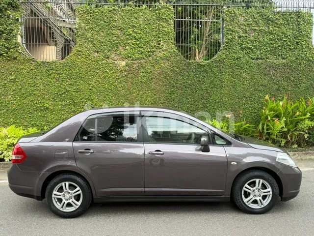 Nissan Tiida 2008 photo 2